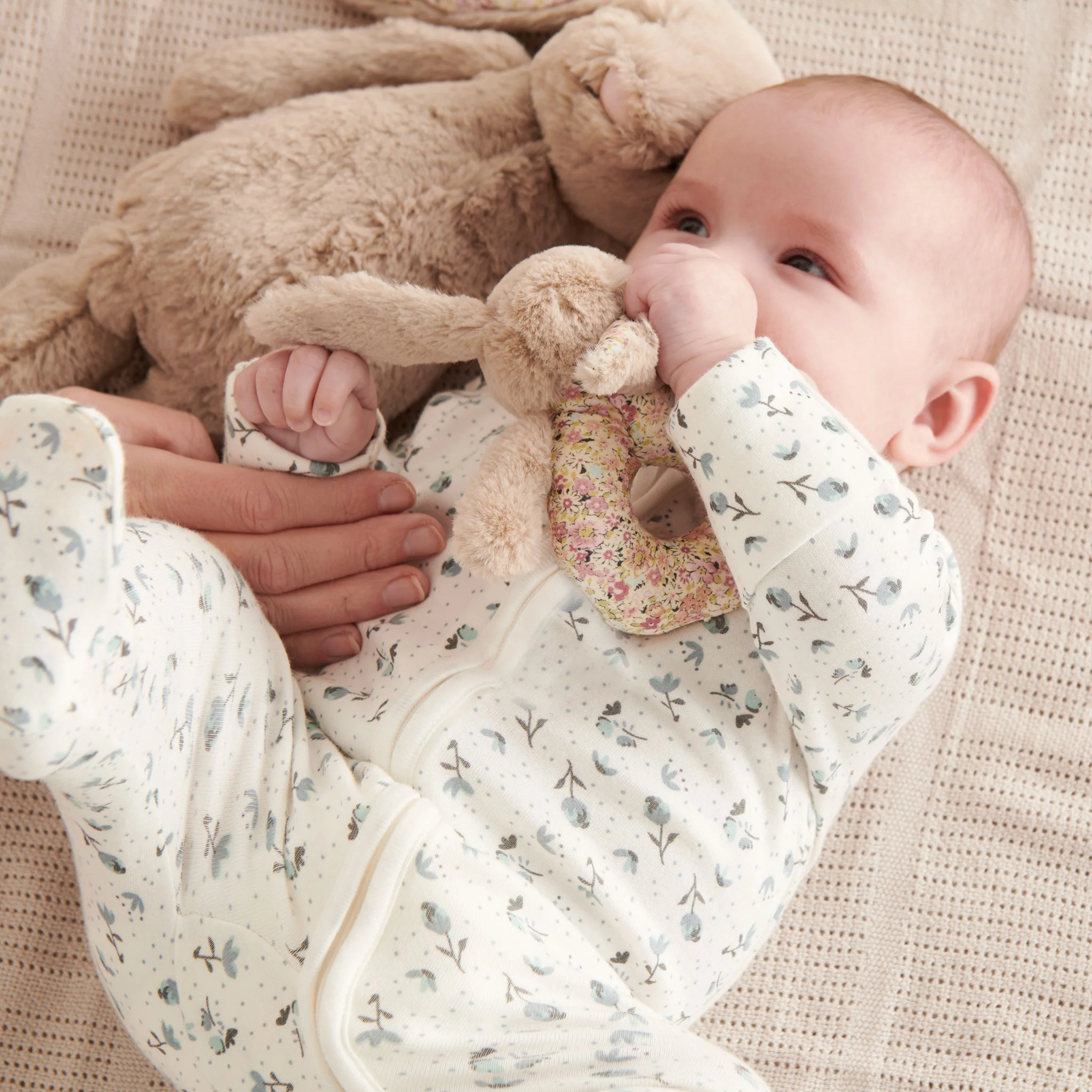 Jellycat Blossom Bea Beige Bunny Grabber - Image 2