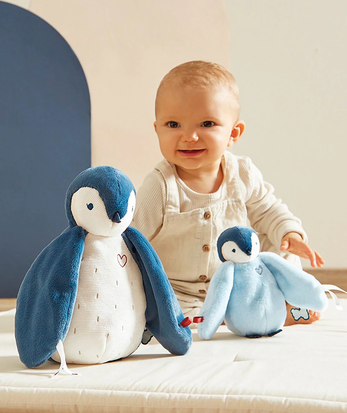 Kaloo Cuddle Plushies Penguin - Image 2