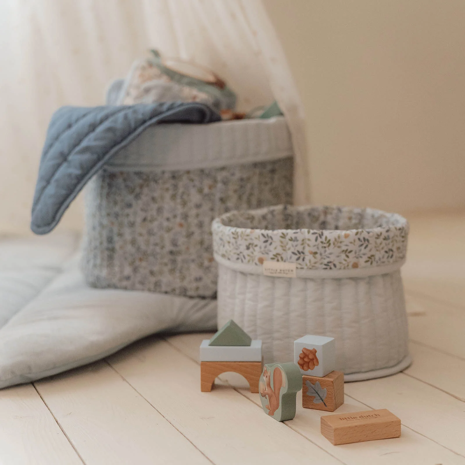 Little Dutch Reversible Quilted Storage Basket - Image 5