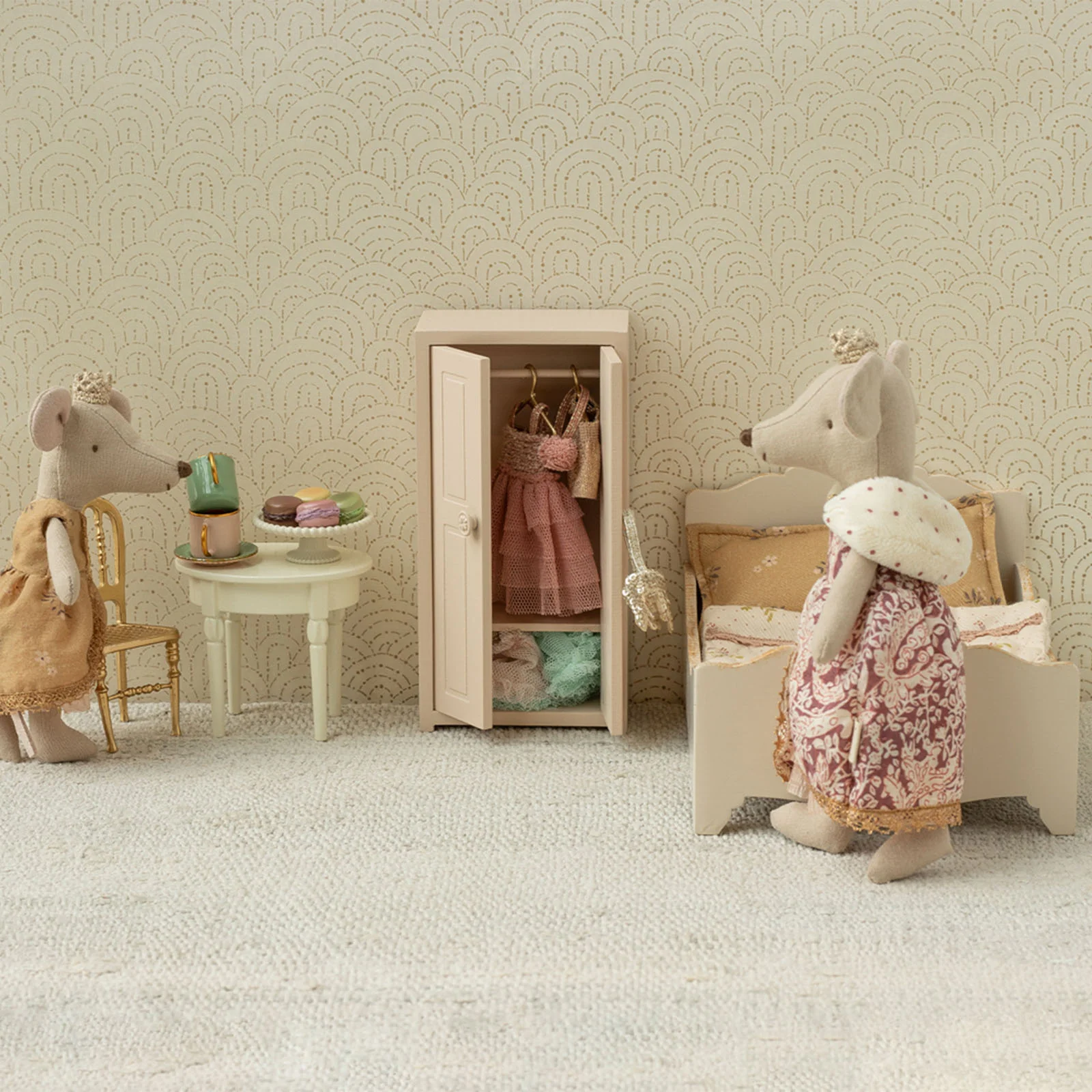 Maileg Queen Mouse Mum - Image 3