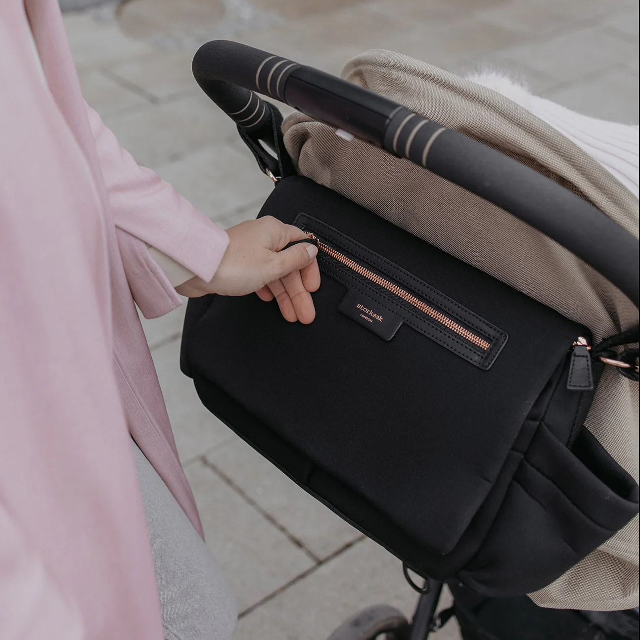 Storksak Stroller Organiser Luxe - Black & Rose Gold